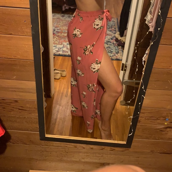 Flowy peekaboo pants - Picture 2 of 3